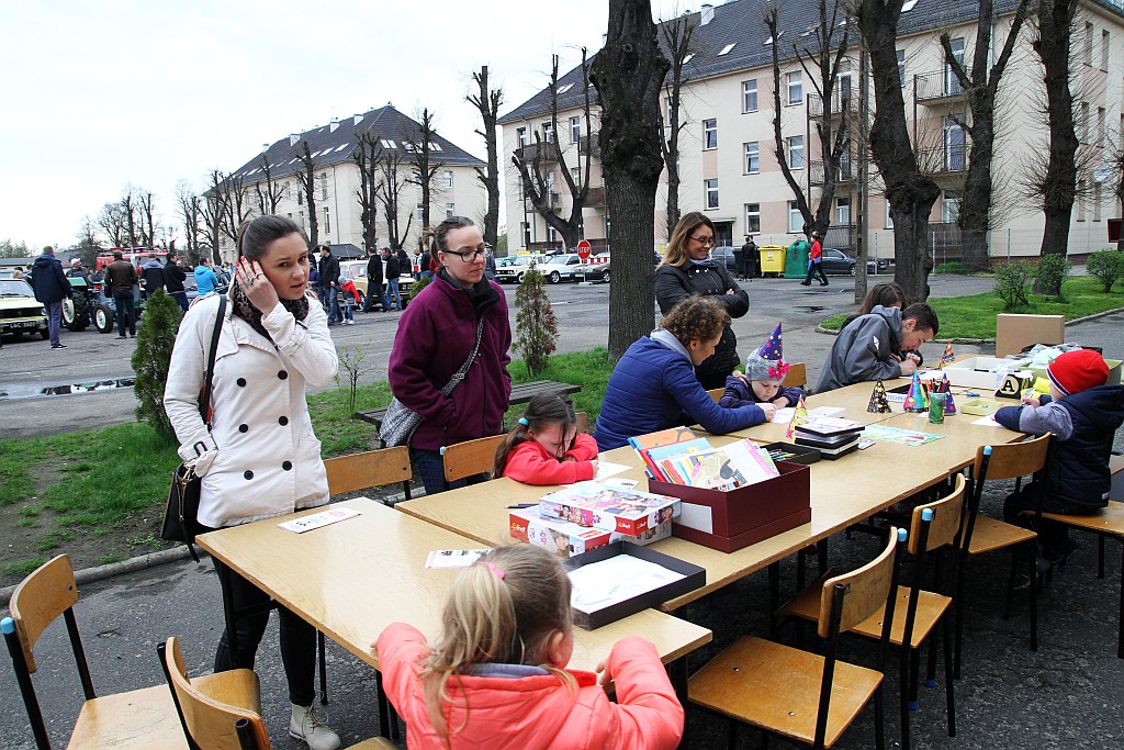 Kilkadziesiąt klasyków przyjechało na piknik do samochodówki