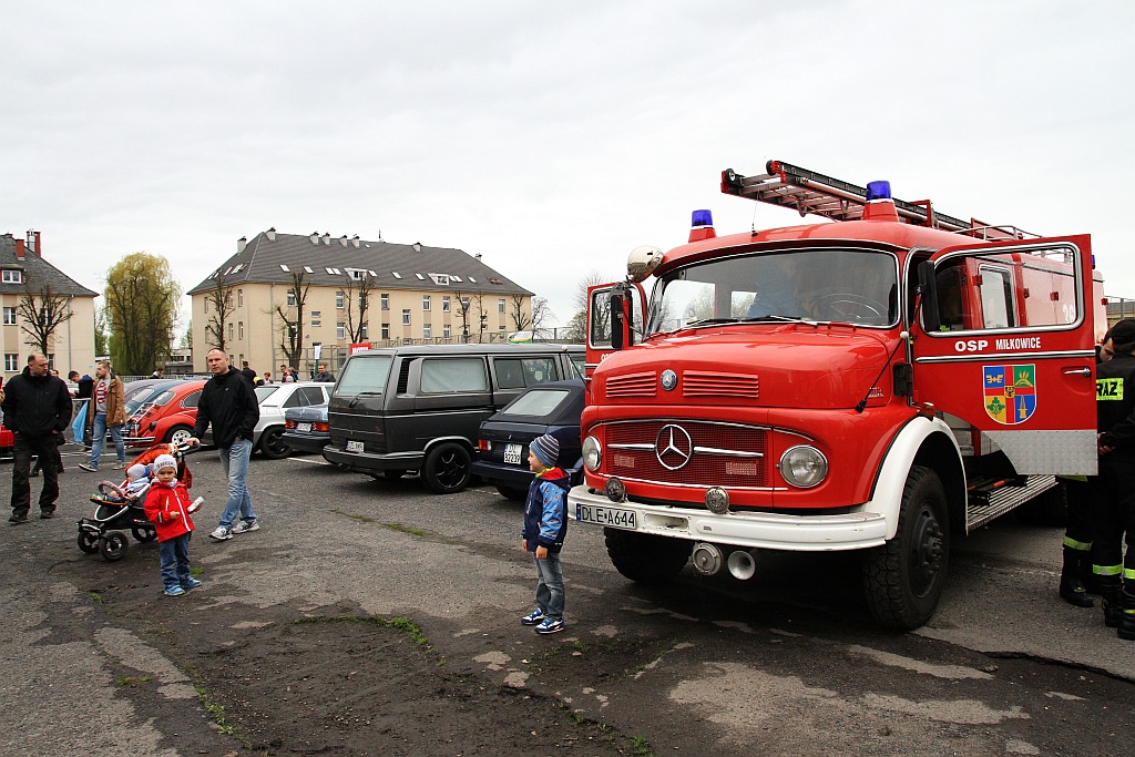 Kilkadziesiąt klasyków przyjechało na piknik do samochodówki