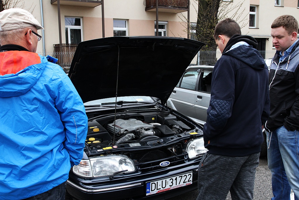 Kilkadziesiąt klasyków przyjechało na piknik do samochodówki