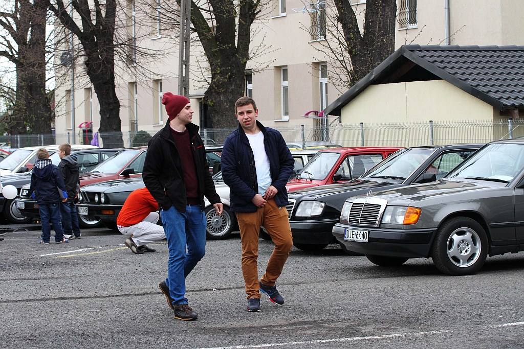 Kilkadziesiąt klasyków przyjechało na piknik do samochodówki