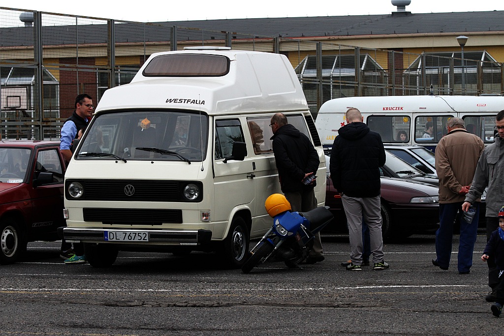 Kilkadziesiąt klasyków przyjechało na piknik do samochodówki