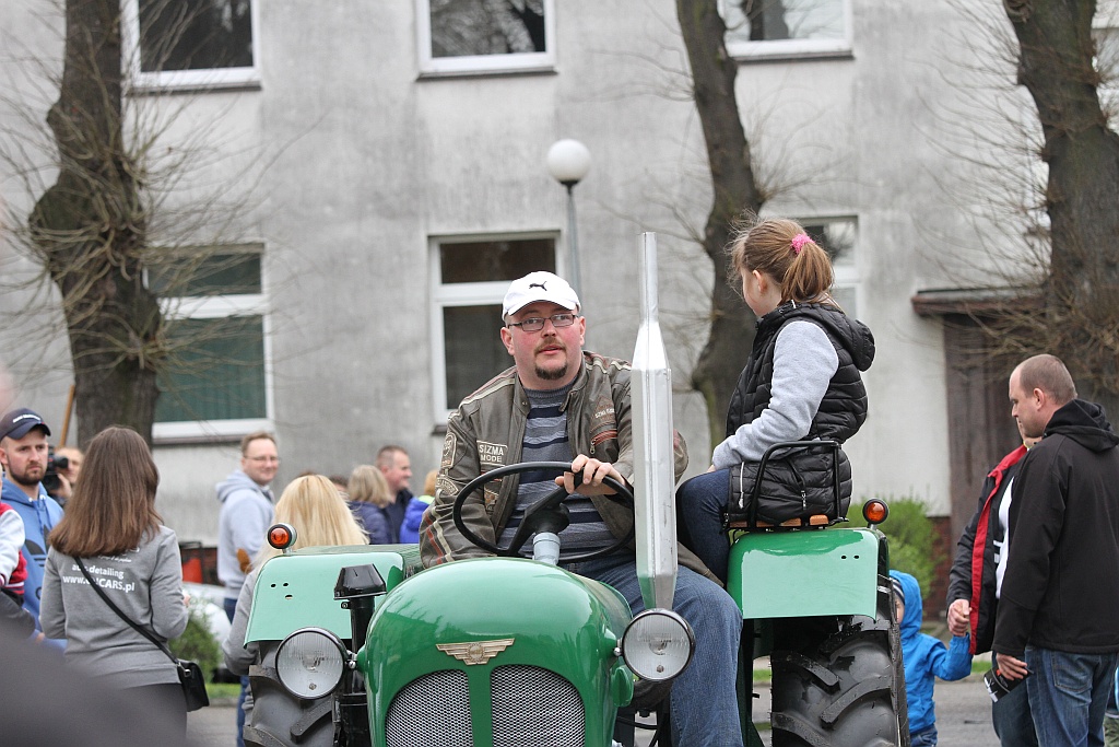 Kilkadziesiąt klasyków przyjechało na piknik do samochodówki