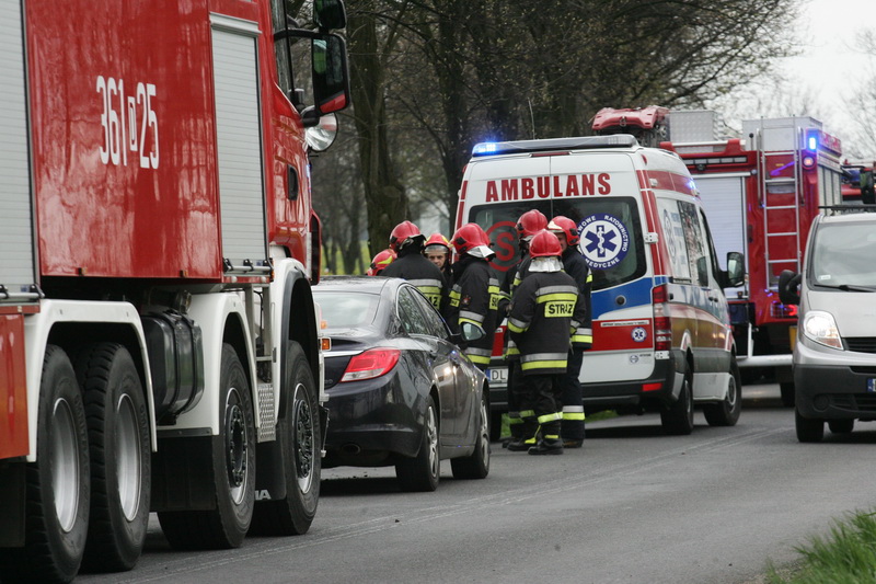 Dachował autem na drodze z Koskowic do Legnickiego Pola