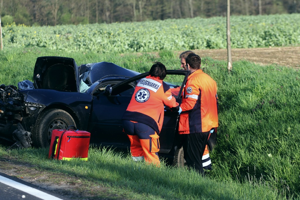 Wjechał audi w cysternę. Kierowca cudem uszedł z życiem