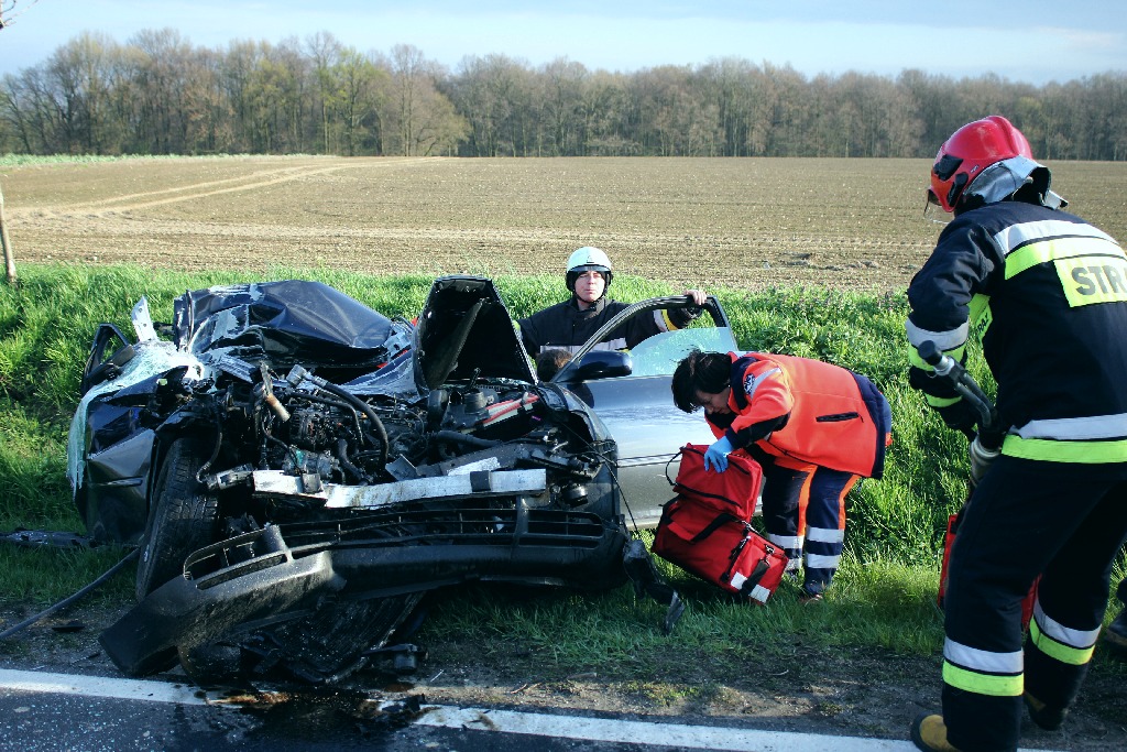Wjechał audi w cysternę. Kierowca cudem uszedł z życiem