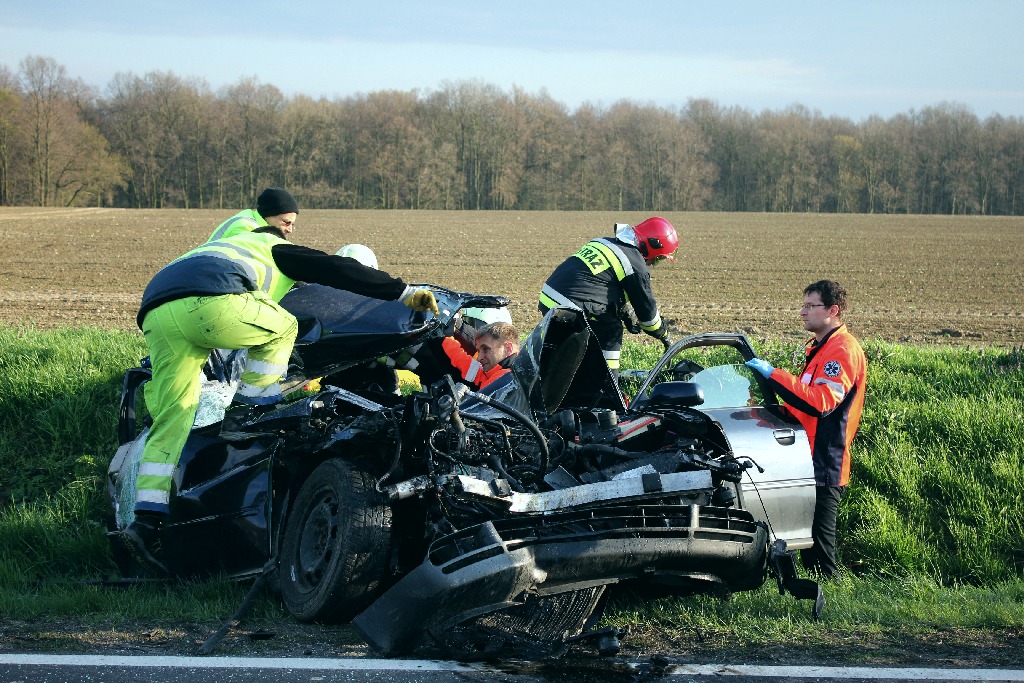 Wjechał audi w cysternę. Kierowca cudem uszedł z życiem