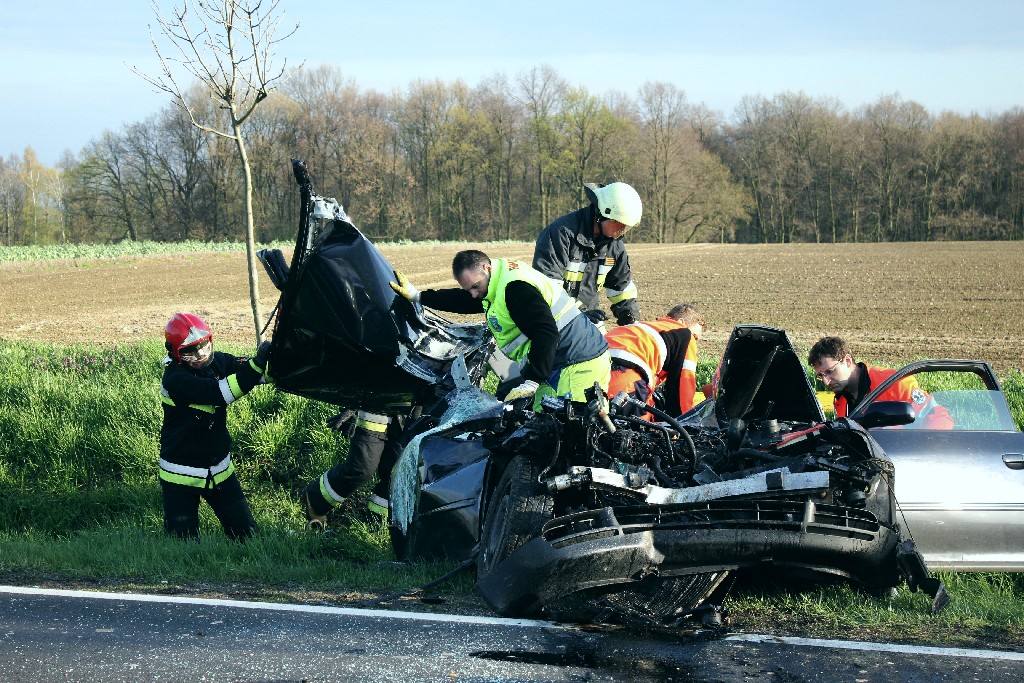 Wjechał audi w cysternę. Kierowca cudem uszedł z życiem
