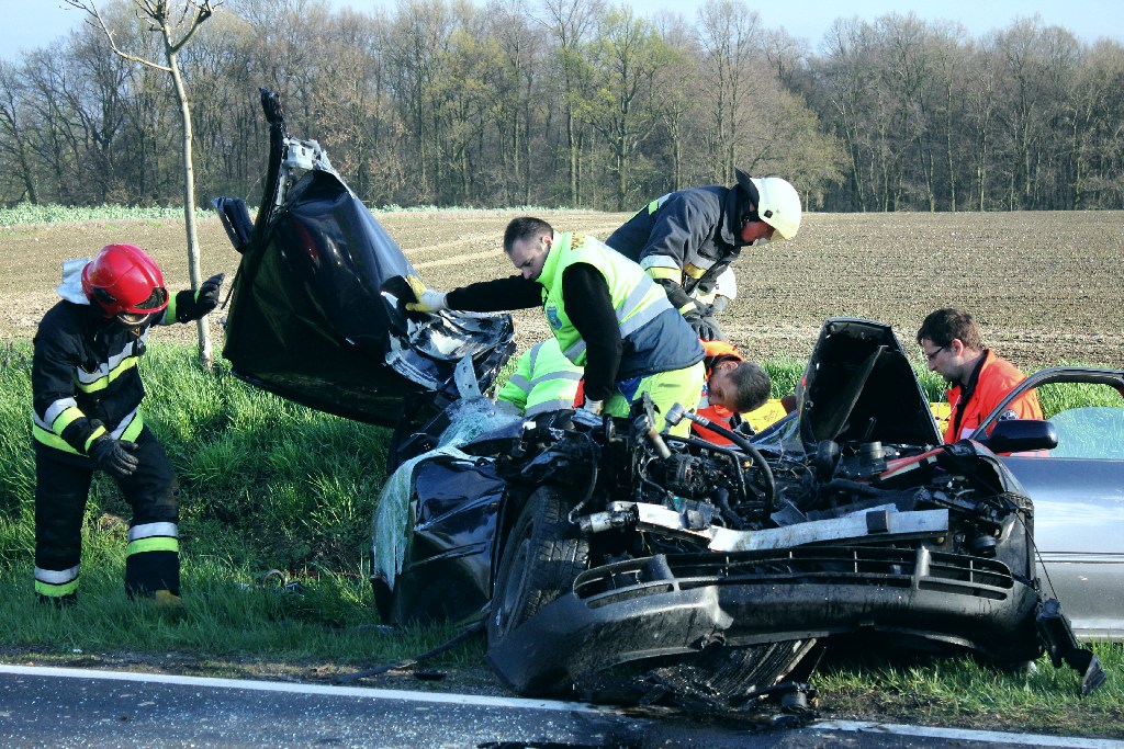 Wjechał audi w cysternę. Kierowca cudem uszedł z życiem