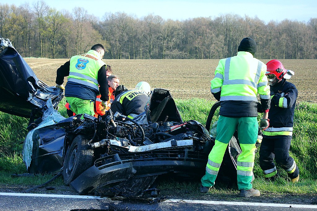 Wjechał audi w cysternę. Kierowca cudem uszedł z życiem