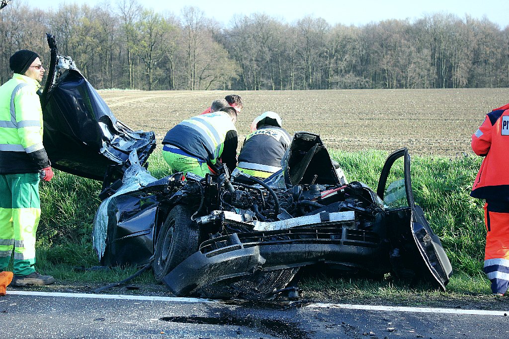 Wjechał audi w cysternę. Kierowca cudem uszedł z życiem