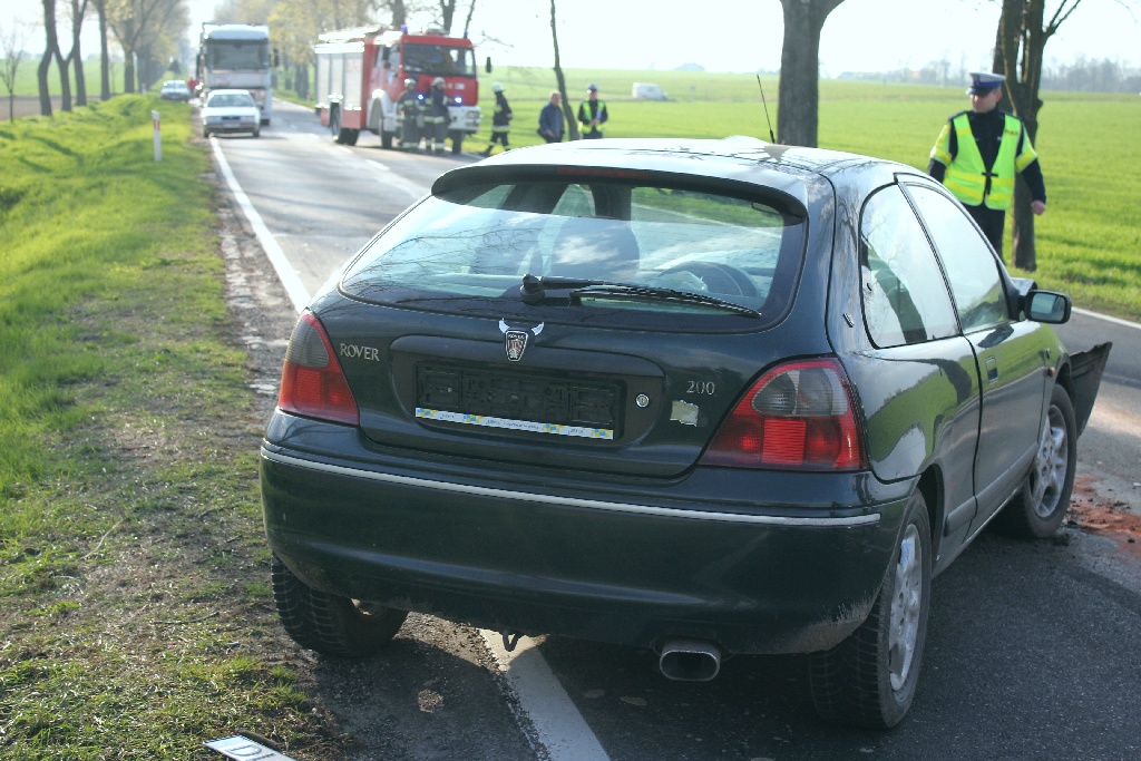 Czołowe zderzenie dwóch aut na drodze Legnica -Chojnow