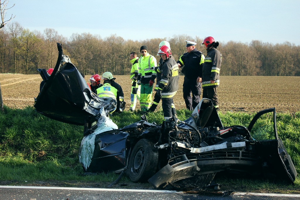 Wjechał audi w cysternę. Kierowca cudem uszedł z życiem