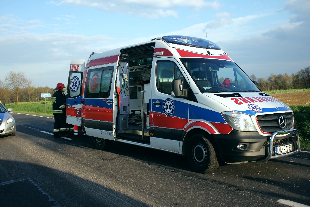 Wjechał audi w cysternę. Kierowca cudem uszedł z życiem