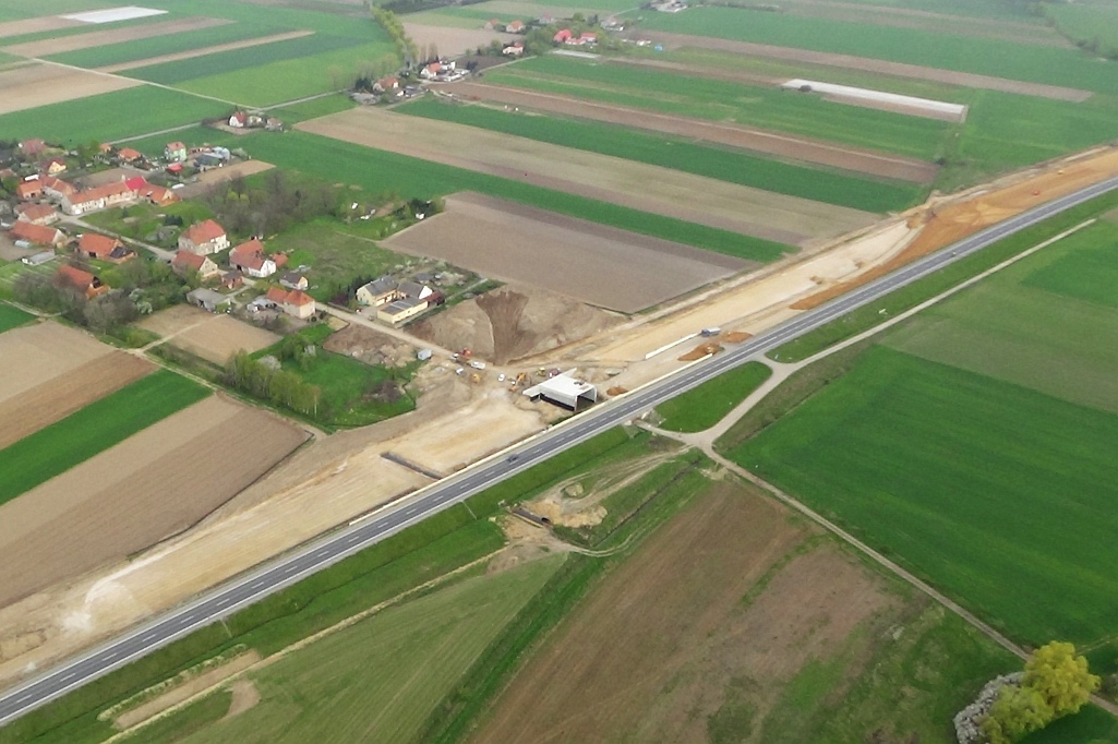 Nie poznacie tych miejsc. Zdjęcia lotnicze z budowy drogi S3