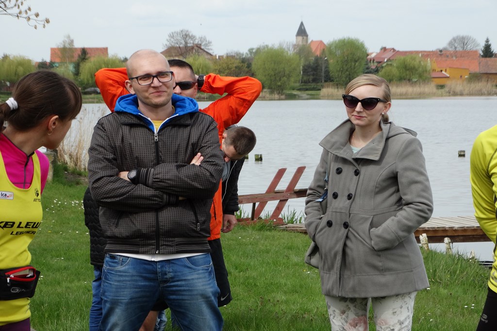 Legniczanie pobiegli wokół jeziora w Kunickiej Trzydziestce