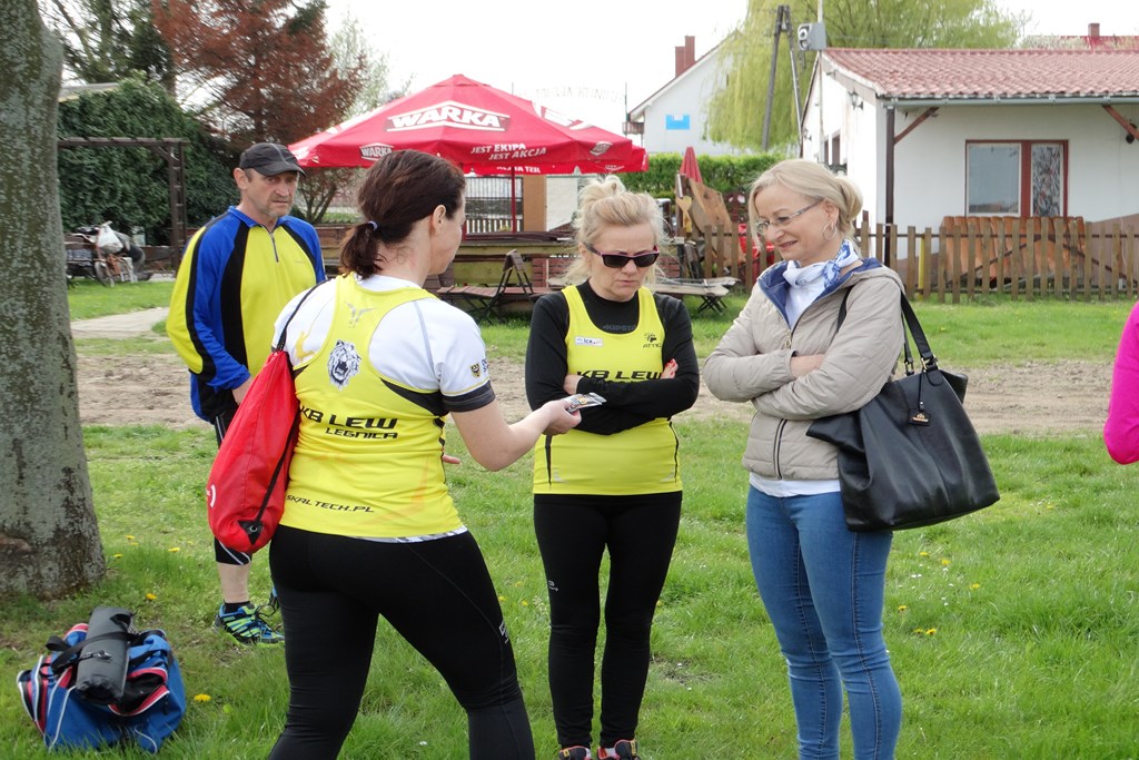 Legniczanie pobiegli wokół jeziora w Kunickiej Trzydziestce