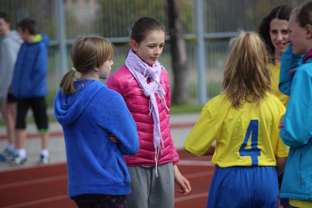 Legniccy uczniowie rywalizowali w czworoboju lekkoatletycznym