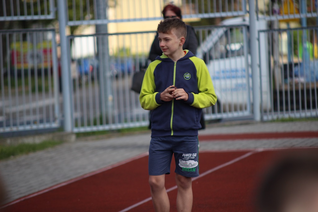 Legniccy uczniowie rywalizowali w czworoboju lekkoatletycznym