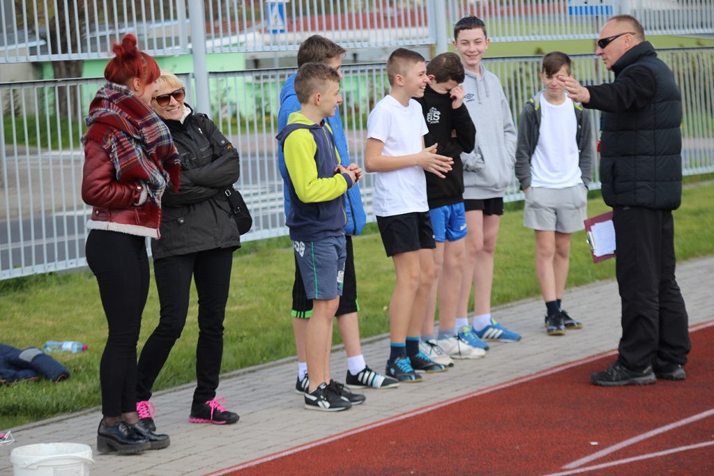 Legniccy uczniowie rywalizowali w czworoboju lekkoatletycznym