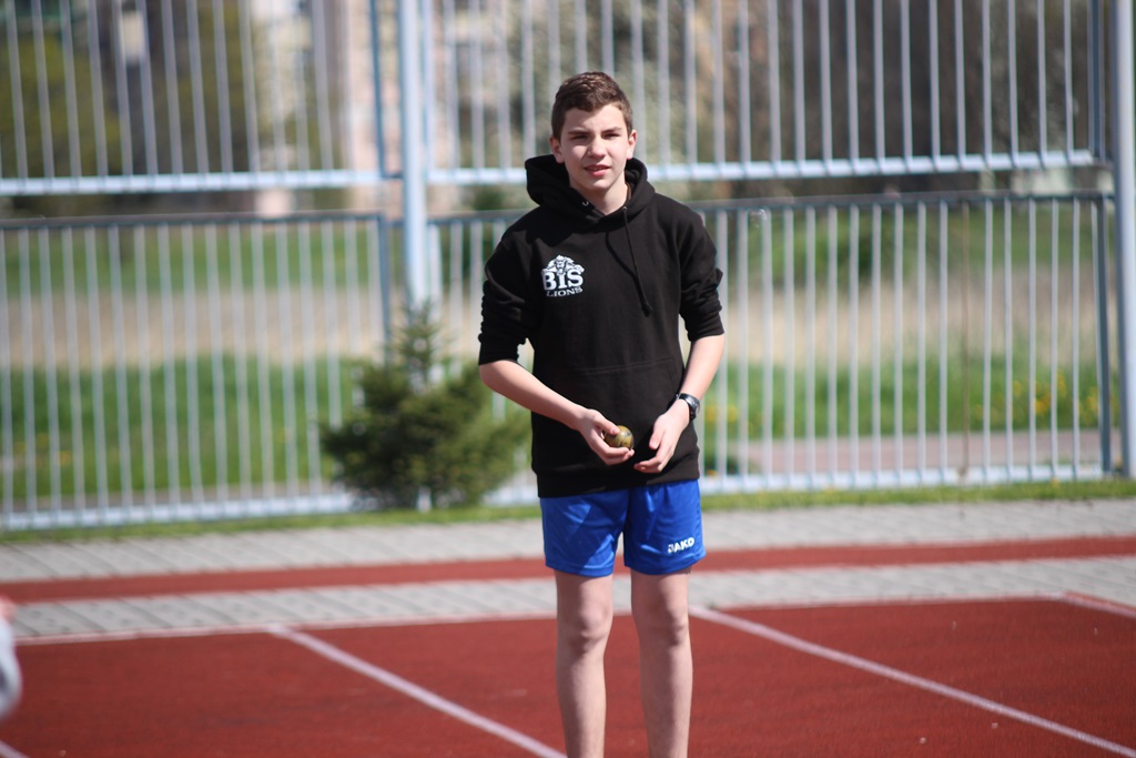 Legniccy uczniowie rywalizowali w czworoboju lekkoatletycznym