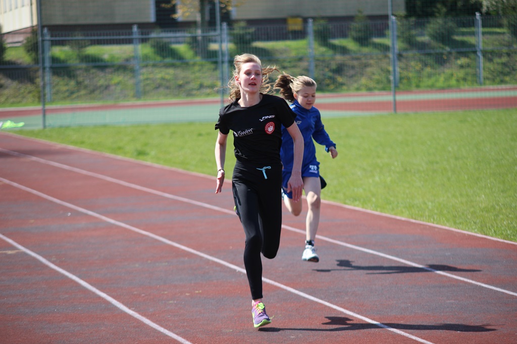 Legniccy uczniowie rywalizowali w czworoboju lekkoatletycznym