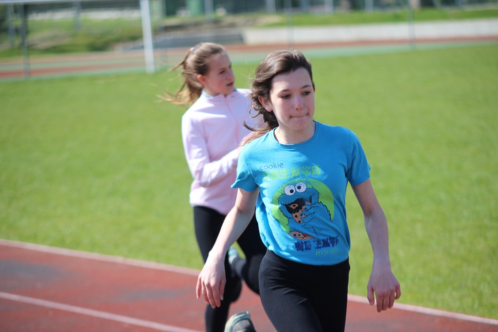 Legniccy uczniowie rywalizowali w czworoboju lekkoatletycznym