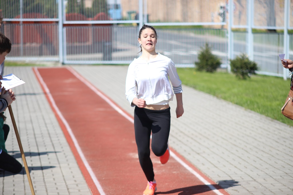 Legniccy uczniowie rywalizowali w czworoboju lekkoatletycznym