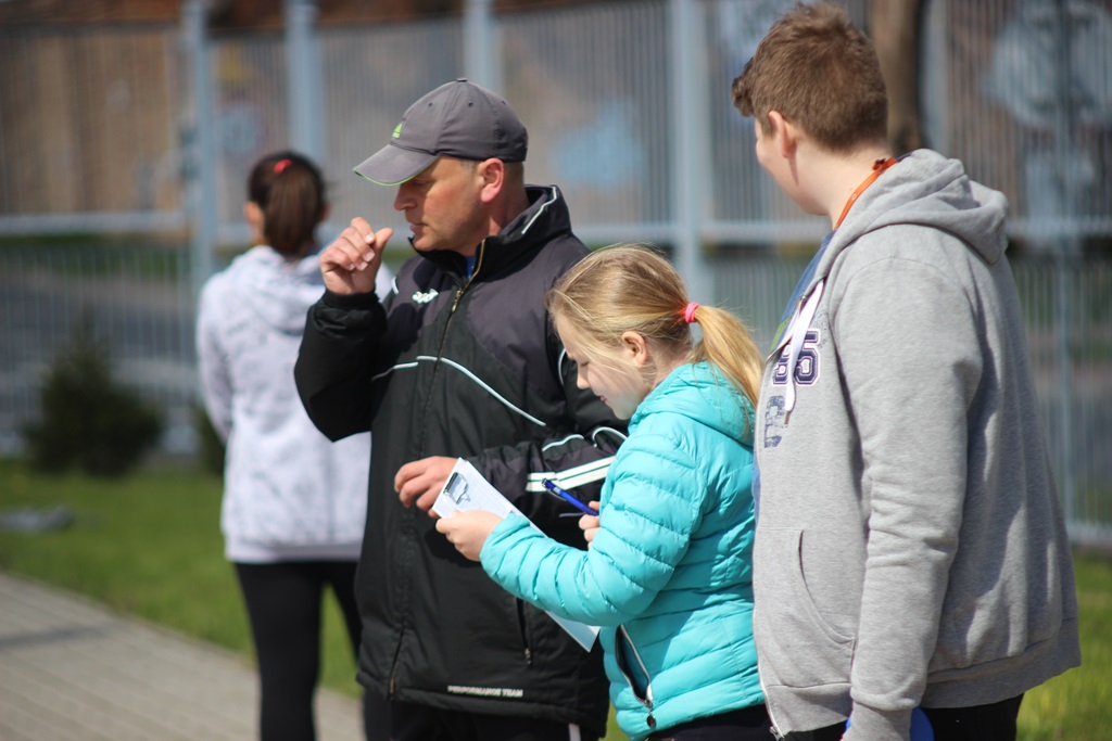 Legniccy uczniowie rywalizowali w czworoboju lekkoatletycznym