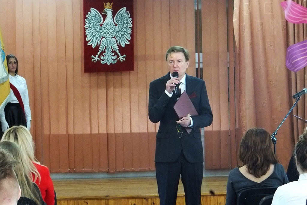 W VI Liceum Ogólnokształcącym maturzyści odebrali świadectwa