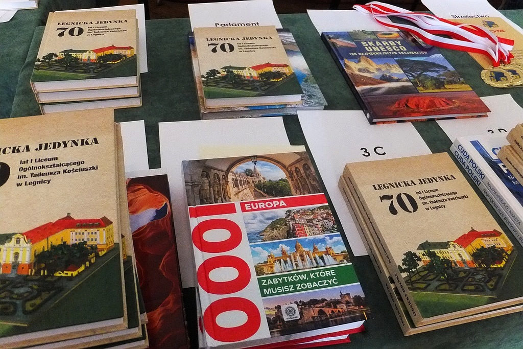 Uczniowie klas trzecich zakończyli naukę w I LO w Legnicy