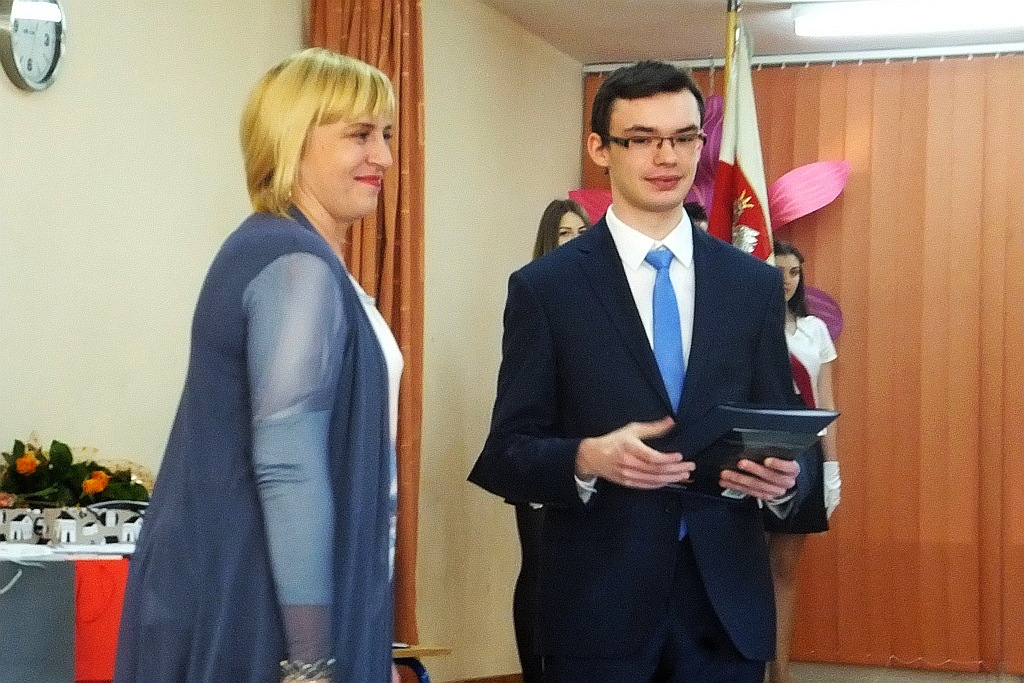 W VI Liceum Ogólnokształcącym maturzyści odebrali świadectwa