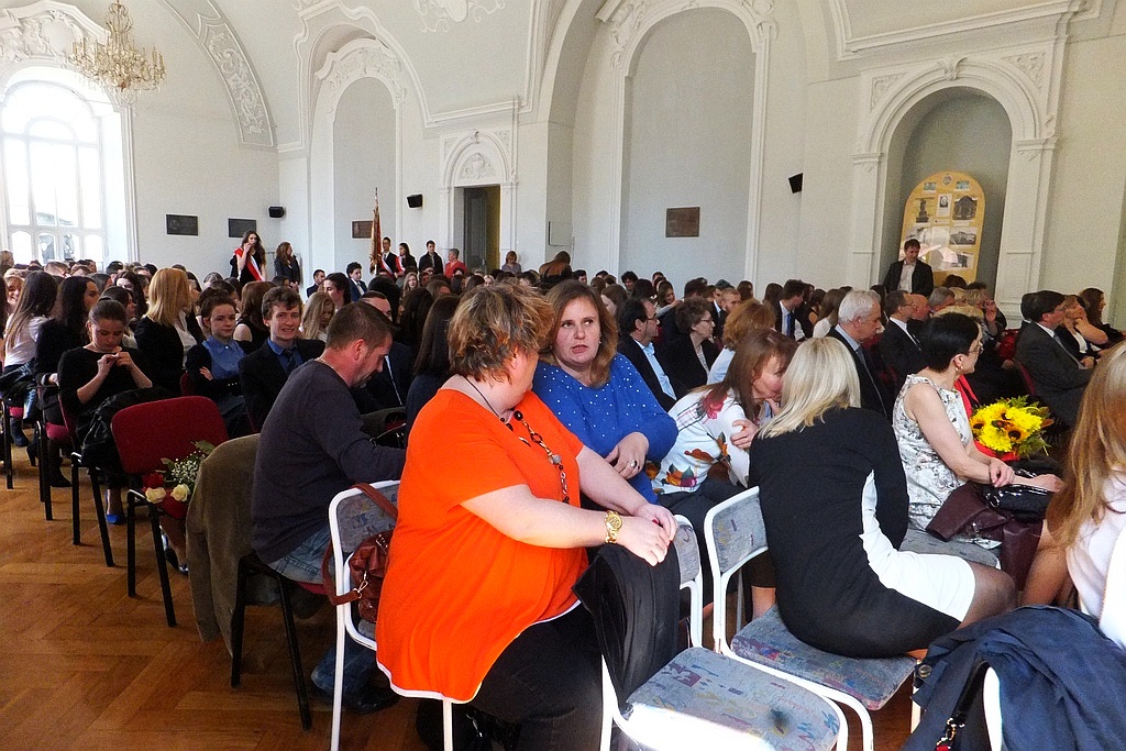 Uczniowie klas trzecich zakończyli naukę w I LO w Legnicy