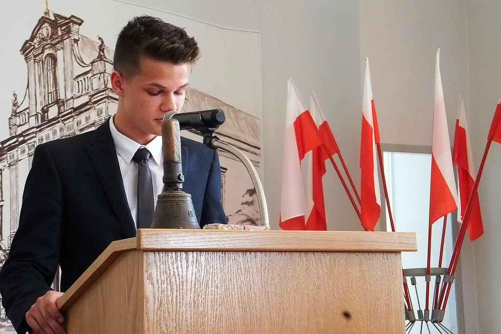 Uczniowie klas trzecich zakończyli naukę w I LO w Legnicy