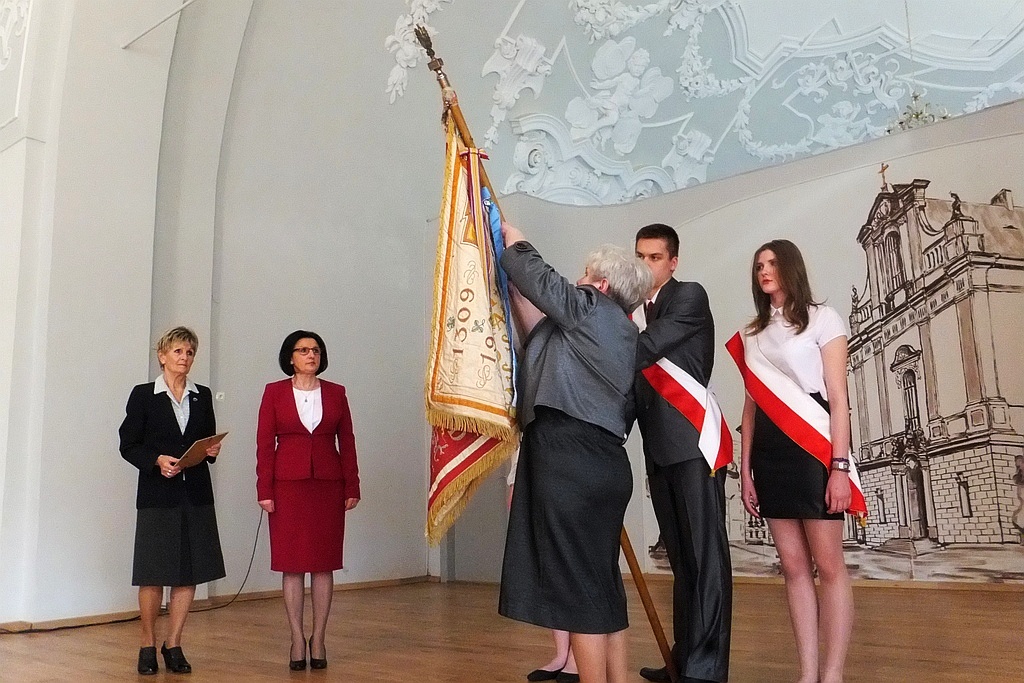 Uczniowie klas trzecich zakończyli naukę w I LO w Legnicy
