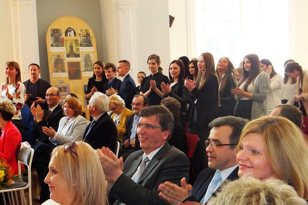 Uczniowie klas trzecich zakończyli naukę w I LO w Legnicy