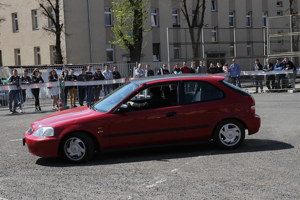 Najlepszy uczeń w samochodówce otrzymał Toyotę Prius