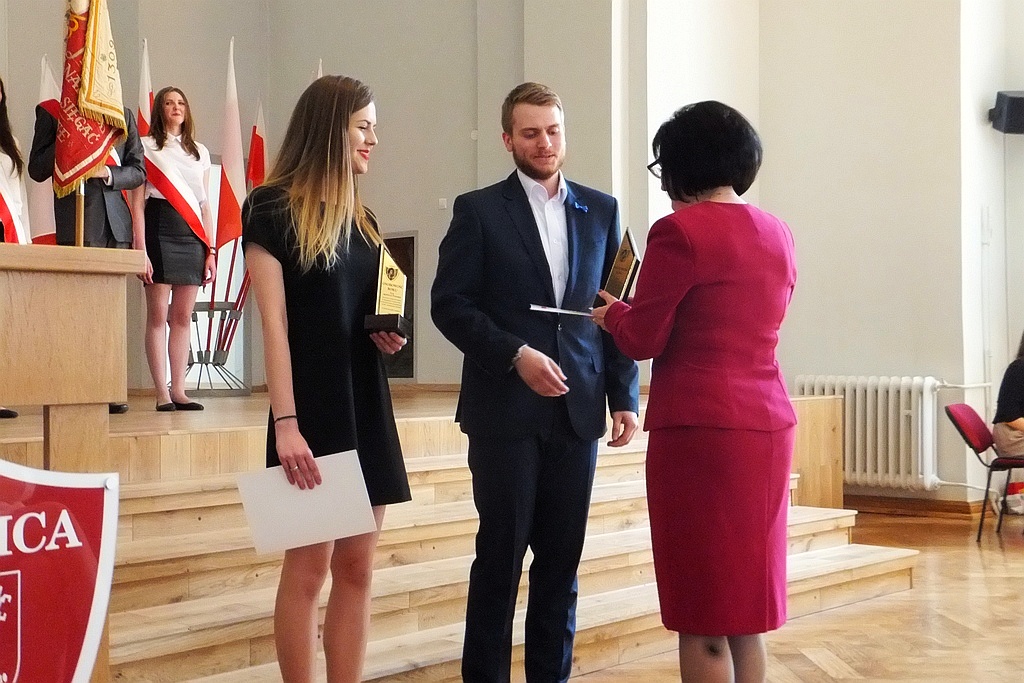 Uczniowie klas trzecich zakończyli naukę w I LO w Legnicy