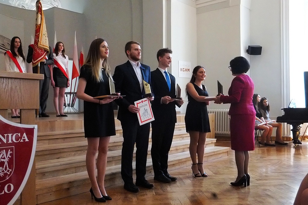 Uczniowie klas trzecich zakończyli naukę w I LO w Legnicy