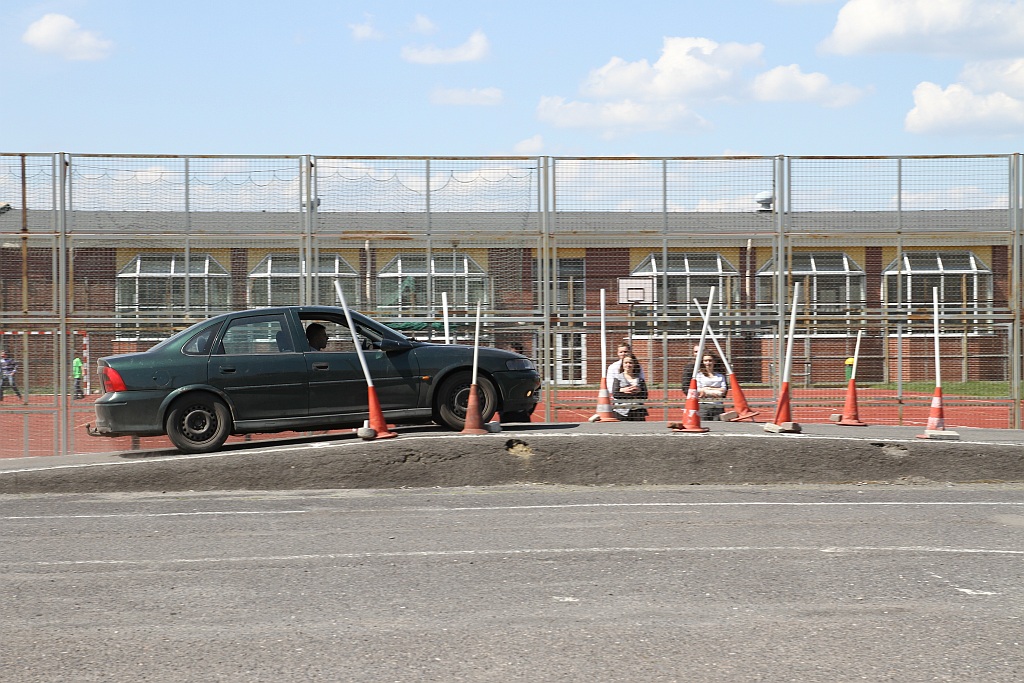Najlepszy uczeń w samochodówce otrzymał Toyotę Prius