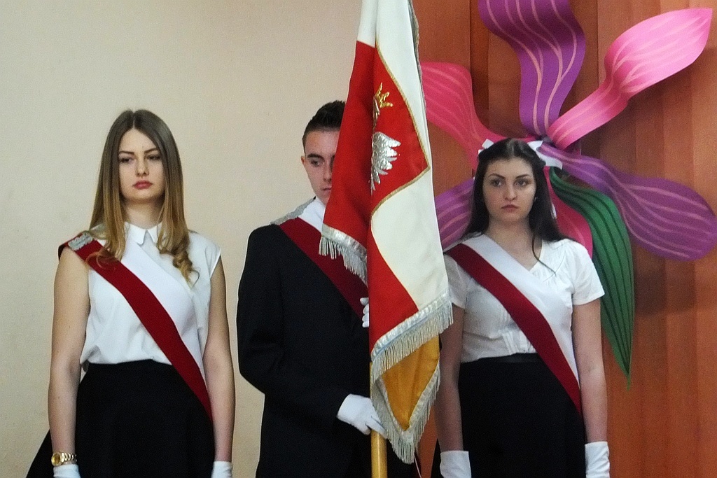 W VI Liceum Ogólnokształcącym maturzyści odebrali świadectwa