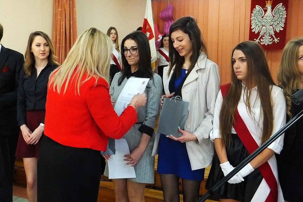 W VI Liceum Ogólnokształcącym maturzyści odebrali świadectwa