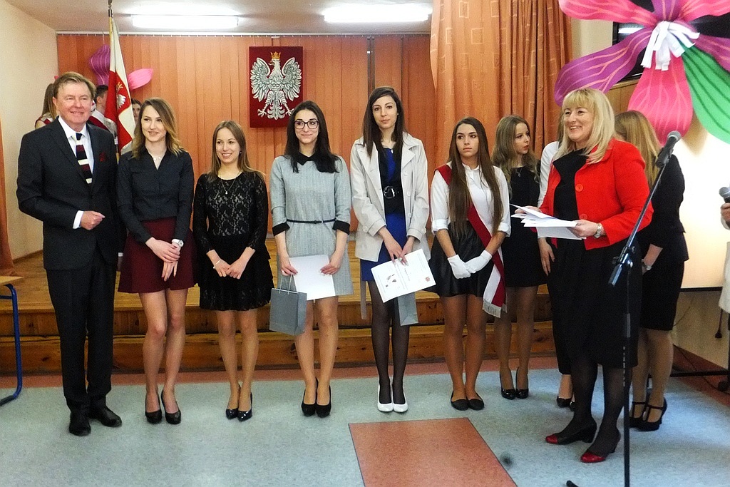 W VI Liceum Ogólnokształcącym maturzyści odebrali świadectwa