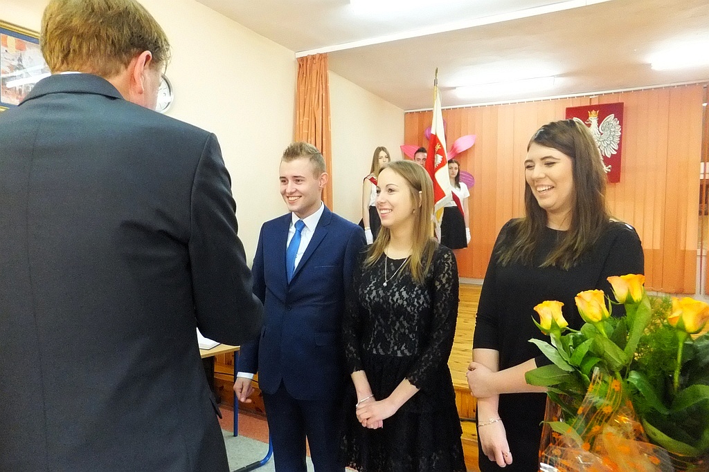 W VI Liceum Ogólnokształcącym maturzyści odebrali świadectwa