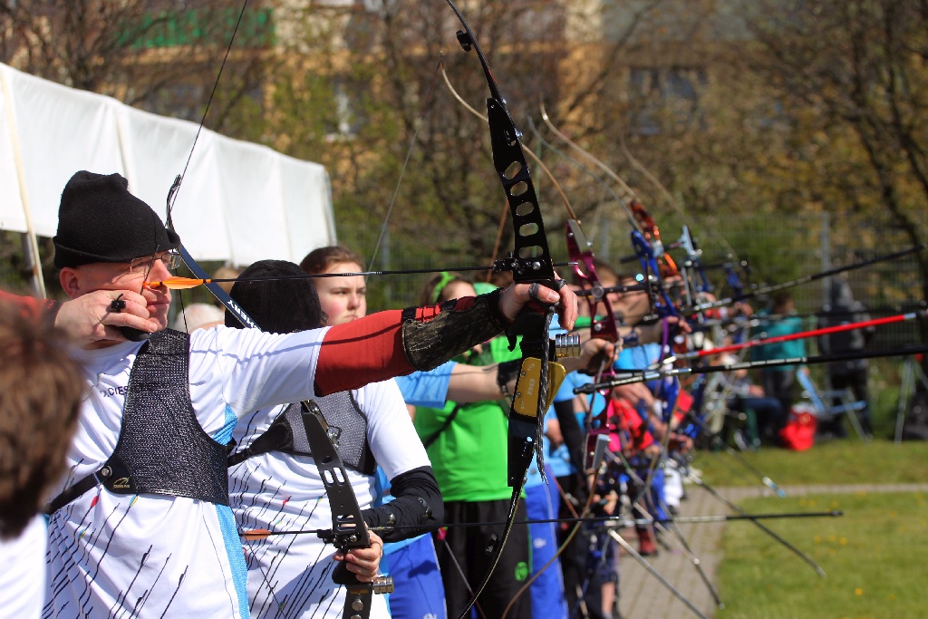 Ponad stu łuczników rywalizuje w turnieju łuczniczym