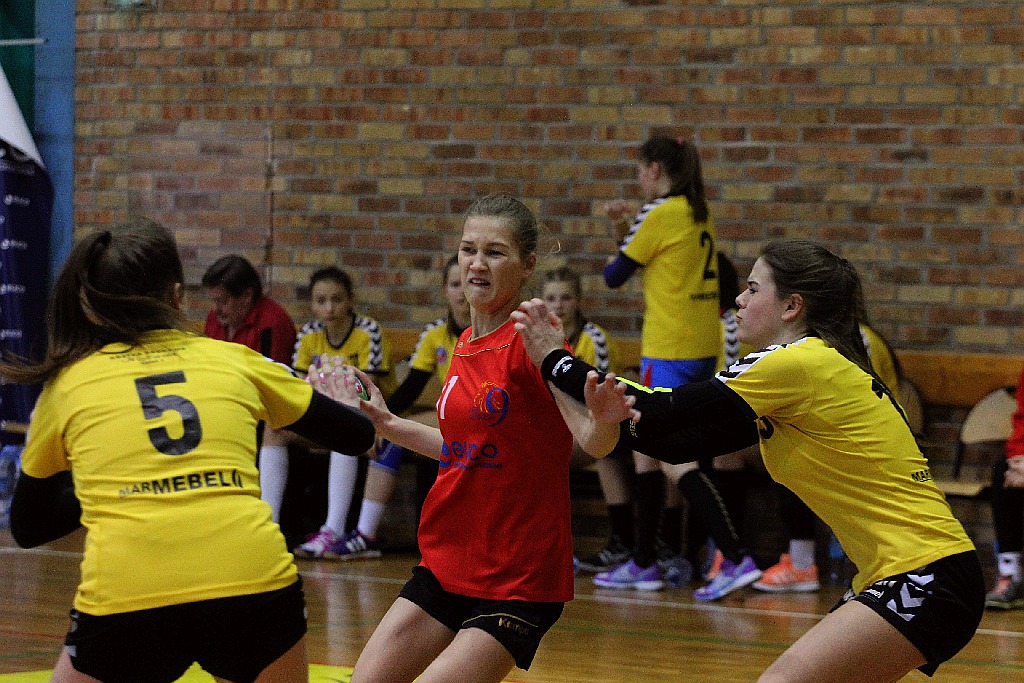 Młodziczki Dziewiątki Legnica lepsze od Piotrcovii Piotrków
