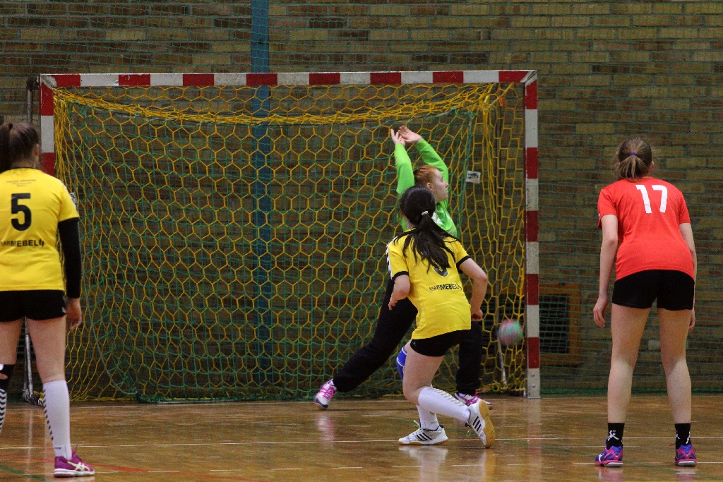 Młodziczki Dziewiątki Legnica lepsze od Piotrcovii Piotrków