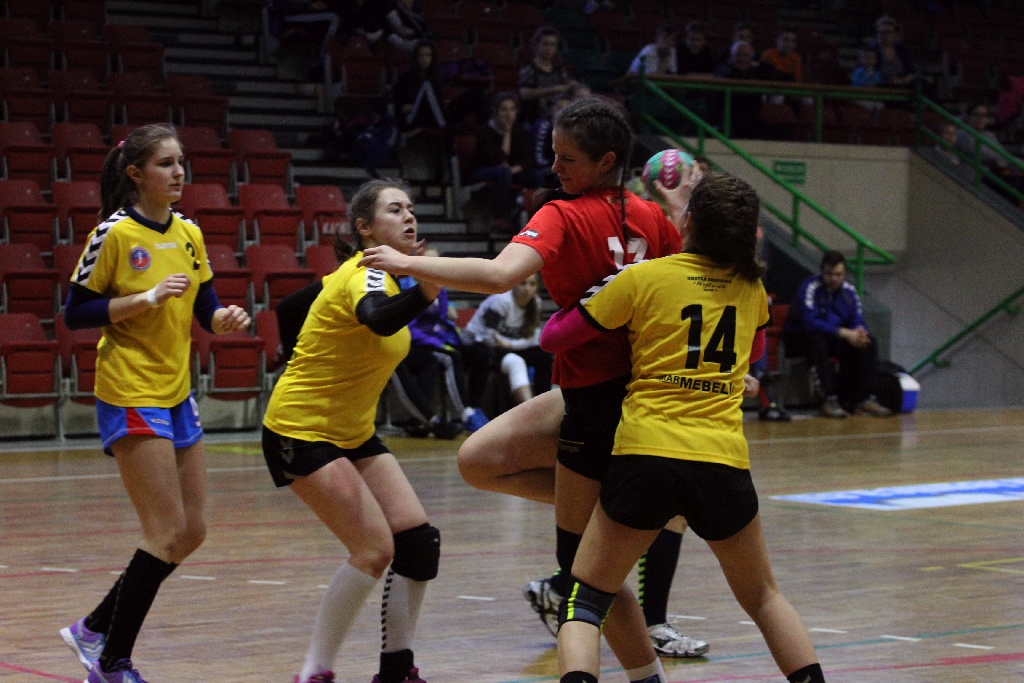 Młodziczki Dziewiątki Legnica lepsze od Piotrcovii Piotrków