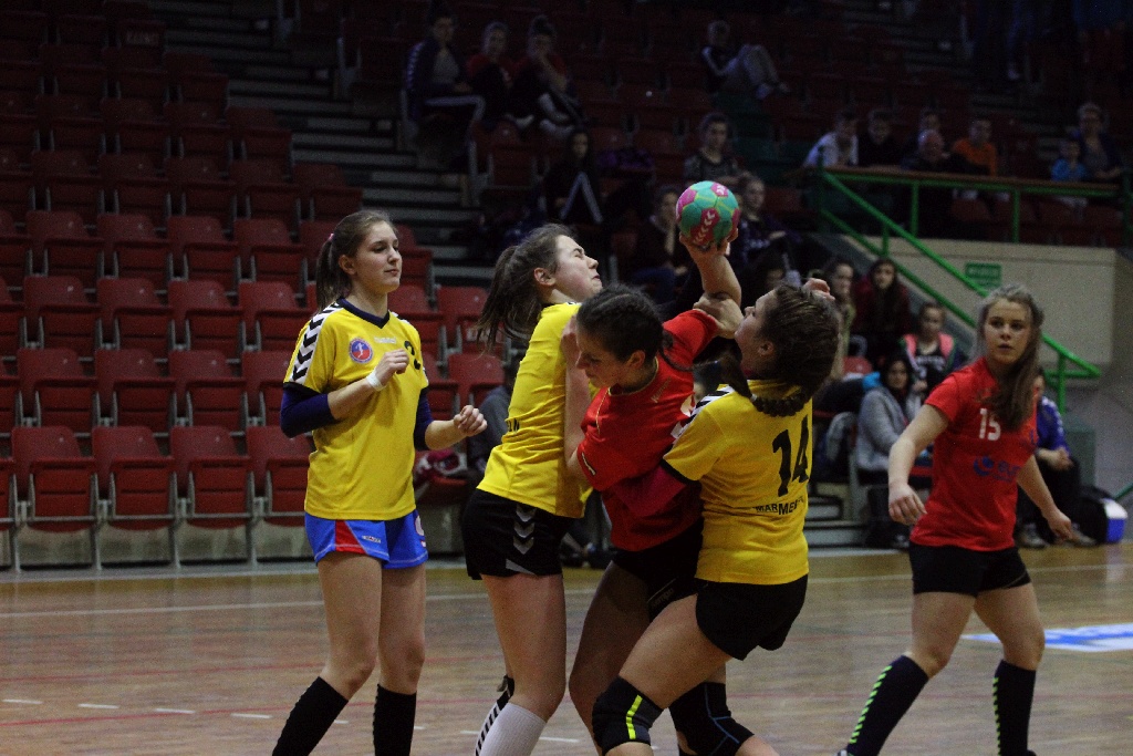 Młodziczki Dziewiątki Legnica lepsze od Piotrcovii Piotrków