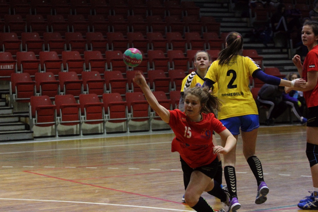 Młodziczki Dziewiątki Legnica lepsze od Piotrcovii Piotrków