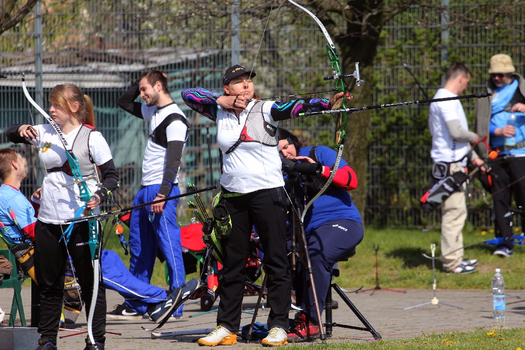 Ponad stu łuczników rywalizuje w turnieju łuczniczym